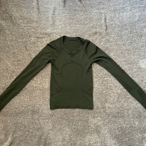 *GENTLY USED* Swifty Tech Long Sleeve (race length) LULULEMON SIZE 0